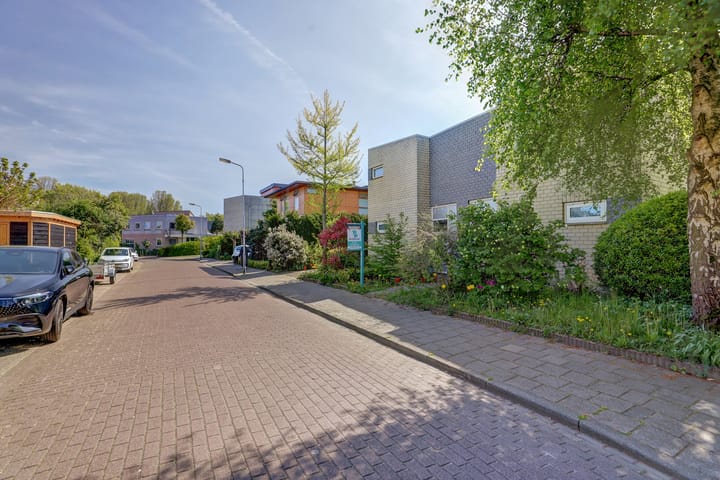 Photo 37 of Suze Groeneweglaan 118