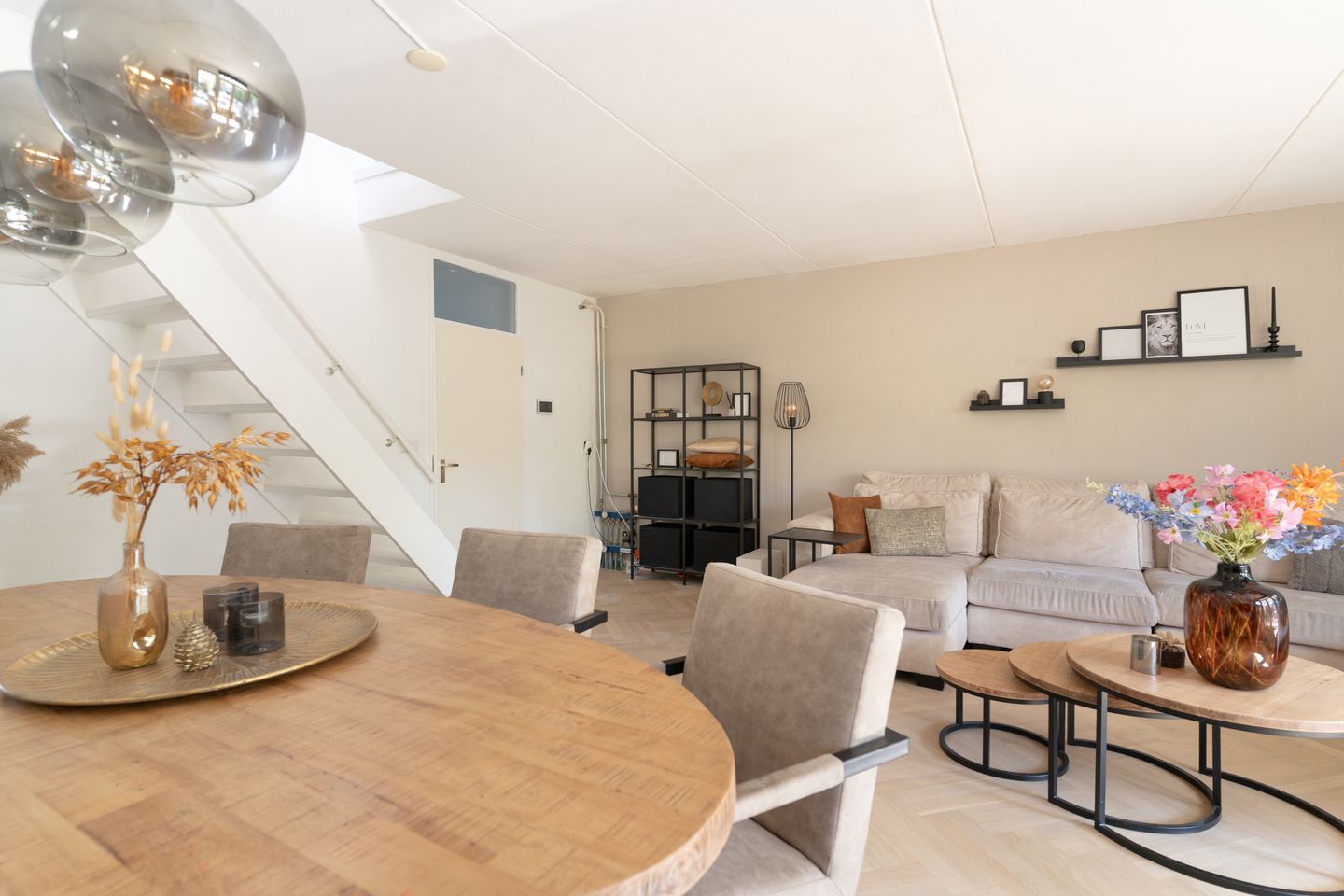 Foto 10 van Karmozijnbes 6