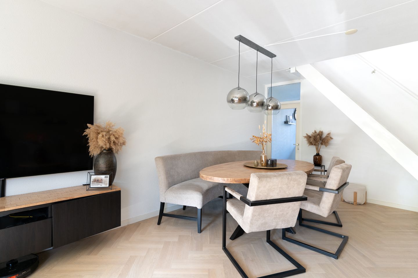 Foto 14 van Karmozijnbes 6