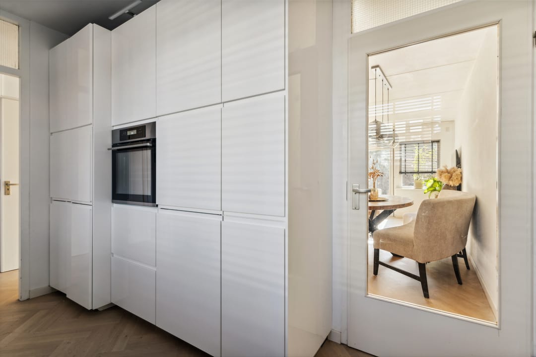 Foto 16 van Karmozijnbes 6