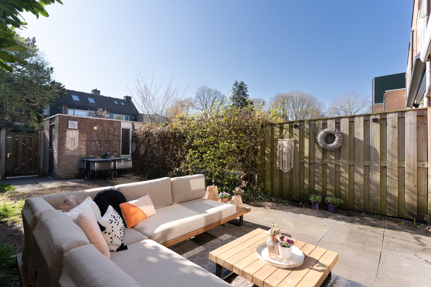 Foto 19 van Karmozijnbes 6