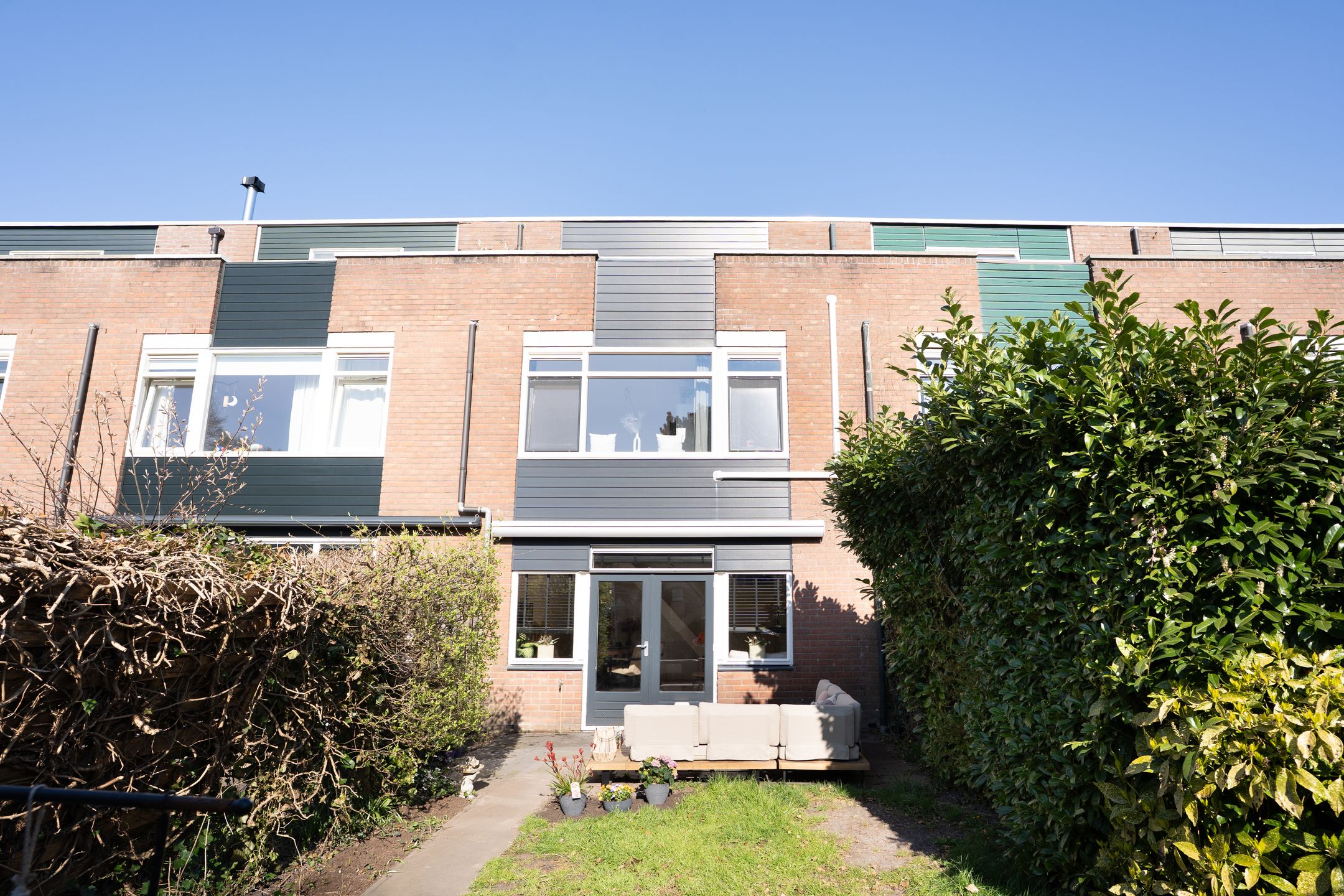 Foto 21 van Karmozijnbes 6