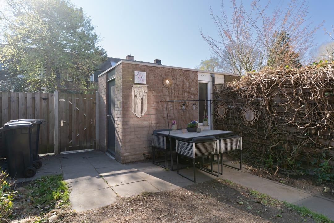 Foto 22 van Karmozijnbes 6