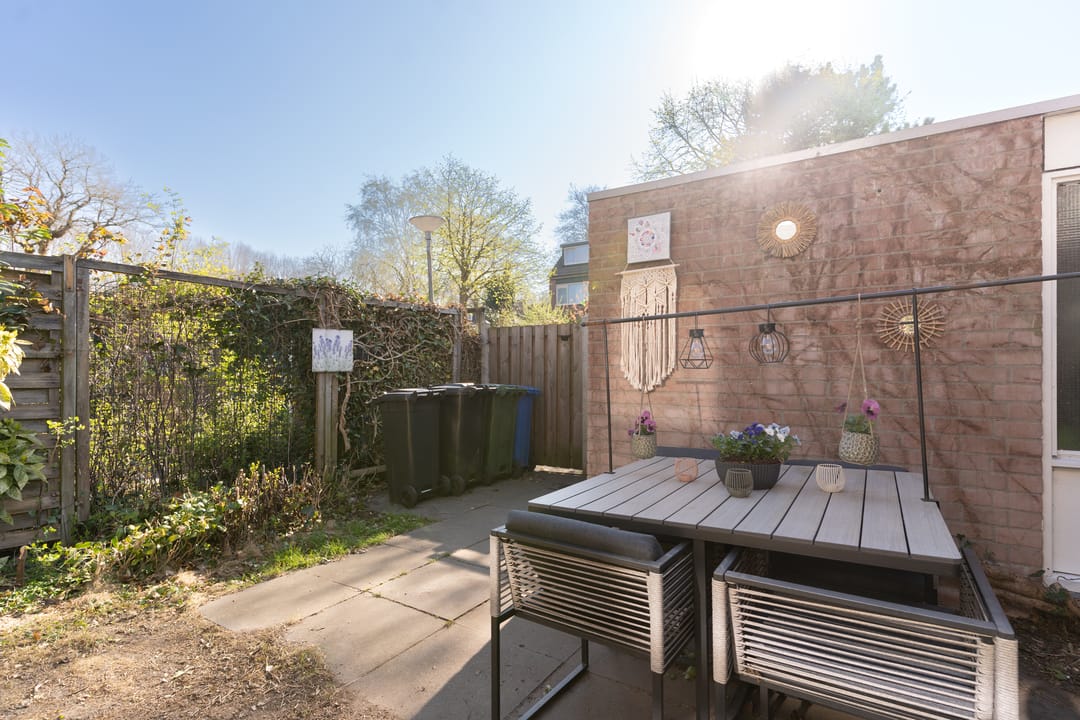 Foto 23 van Karmozijnbes 6