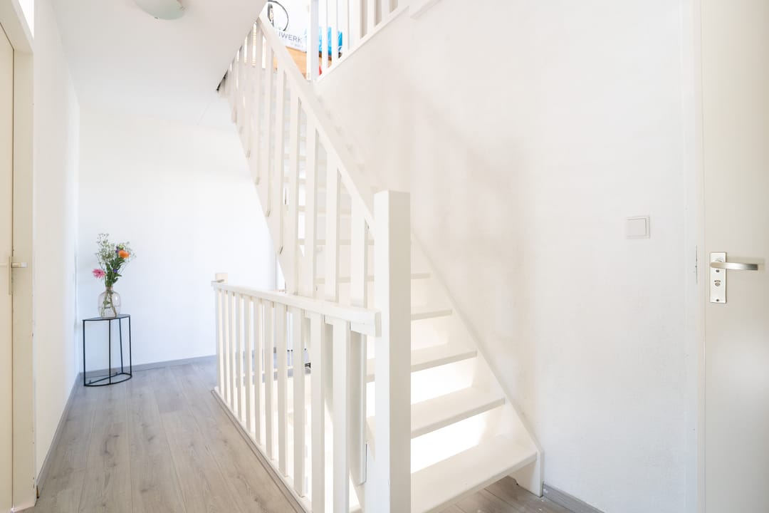 Foto 26 van Karmozijnbes 6