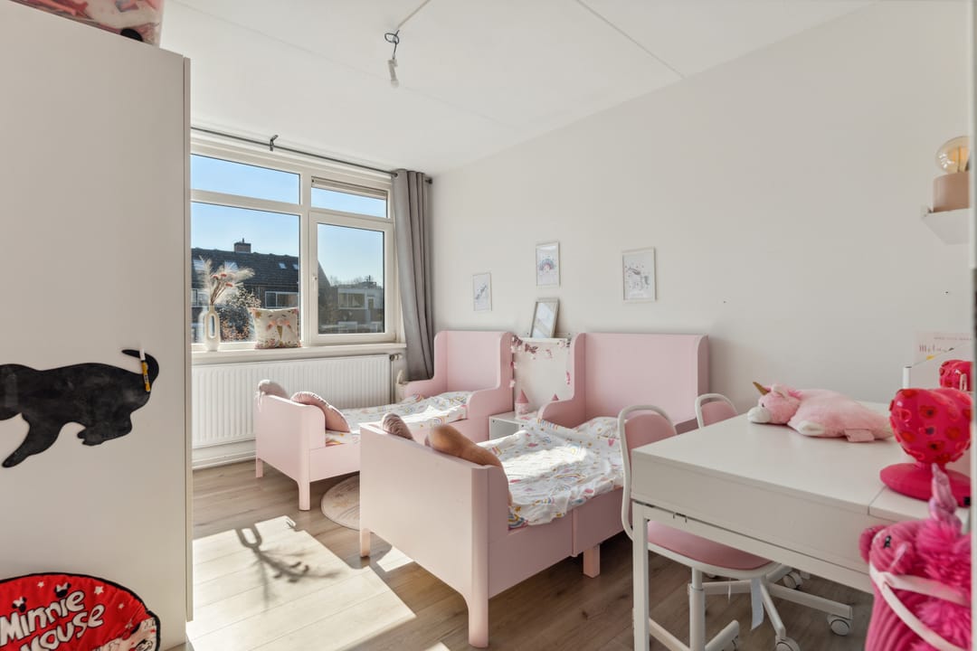 Foto 31 van Karmozijnbes 6