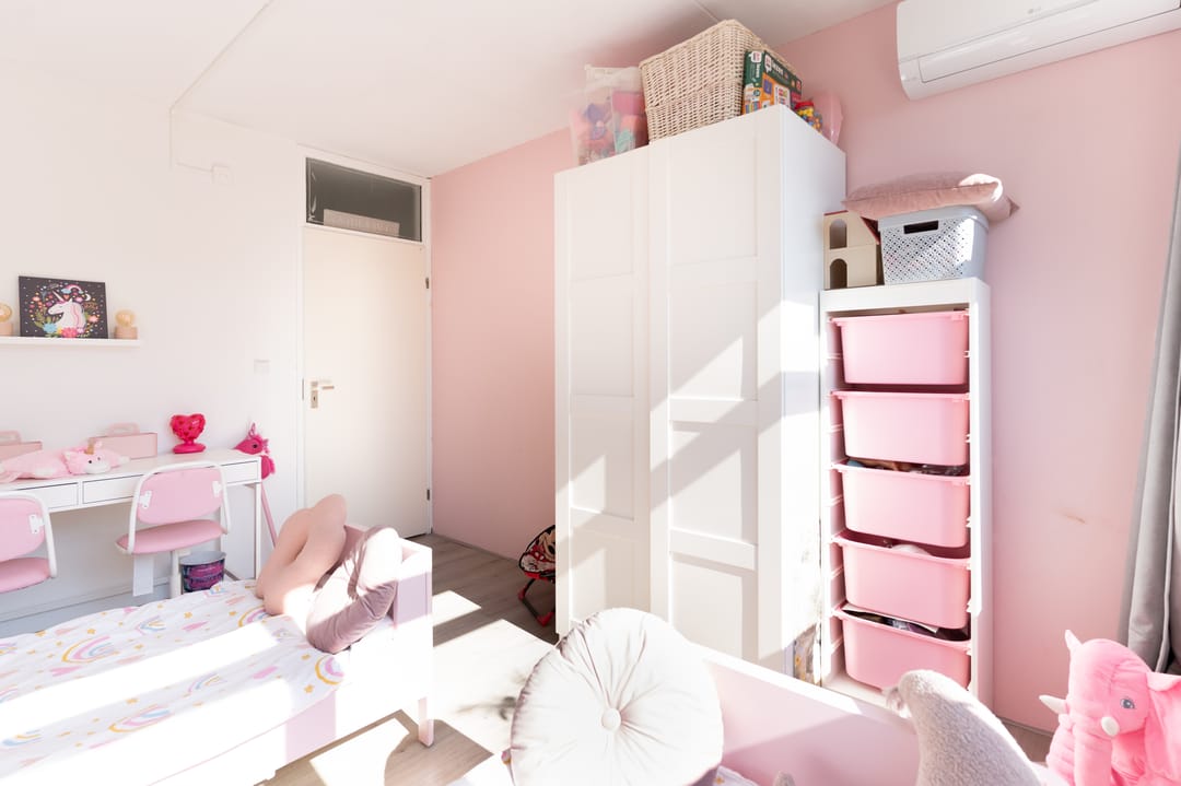 Foto 32 van Karmozijnbes 6