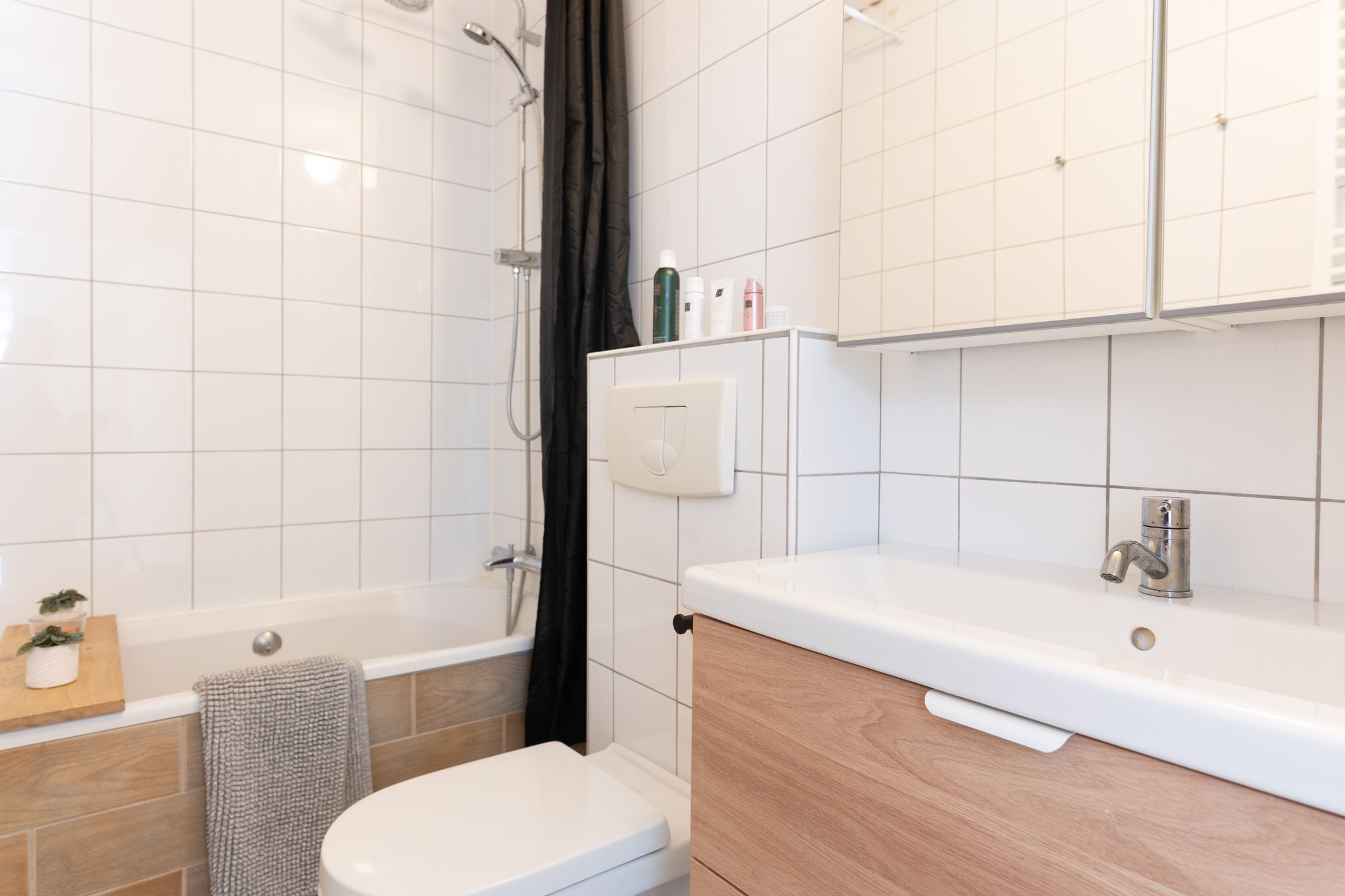 Foto 36 van Karmozijnbes 6