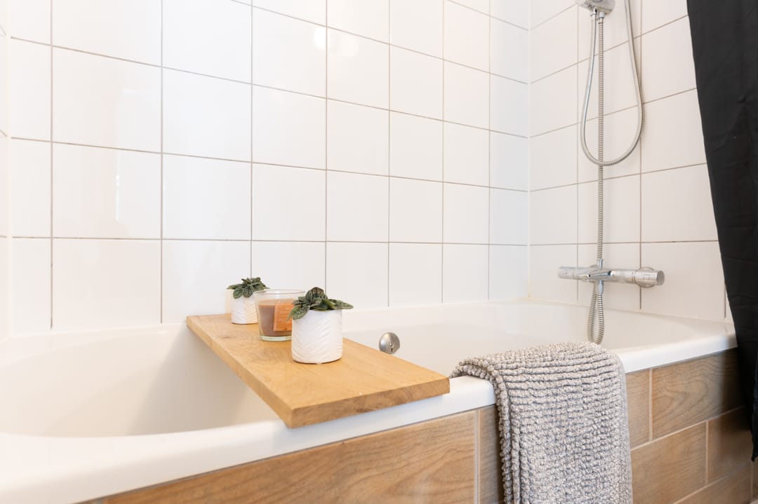 Foto 37 van Karmozijnbes 6