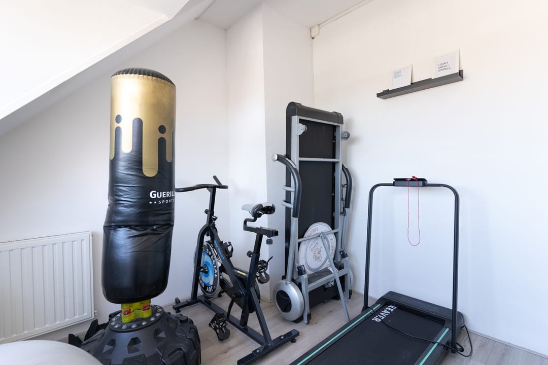 Foto 46 van Karmozijnbes 6