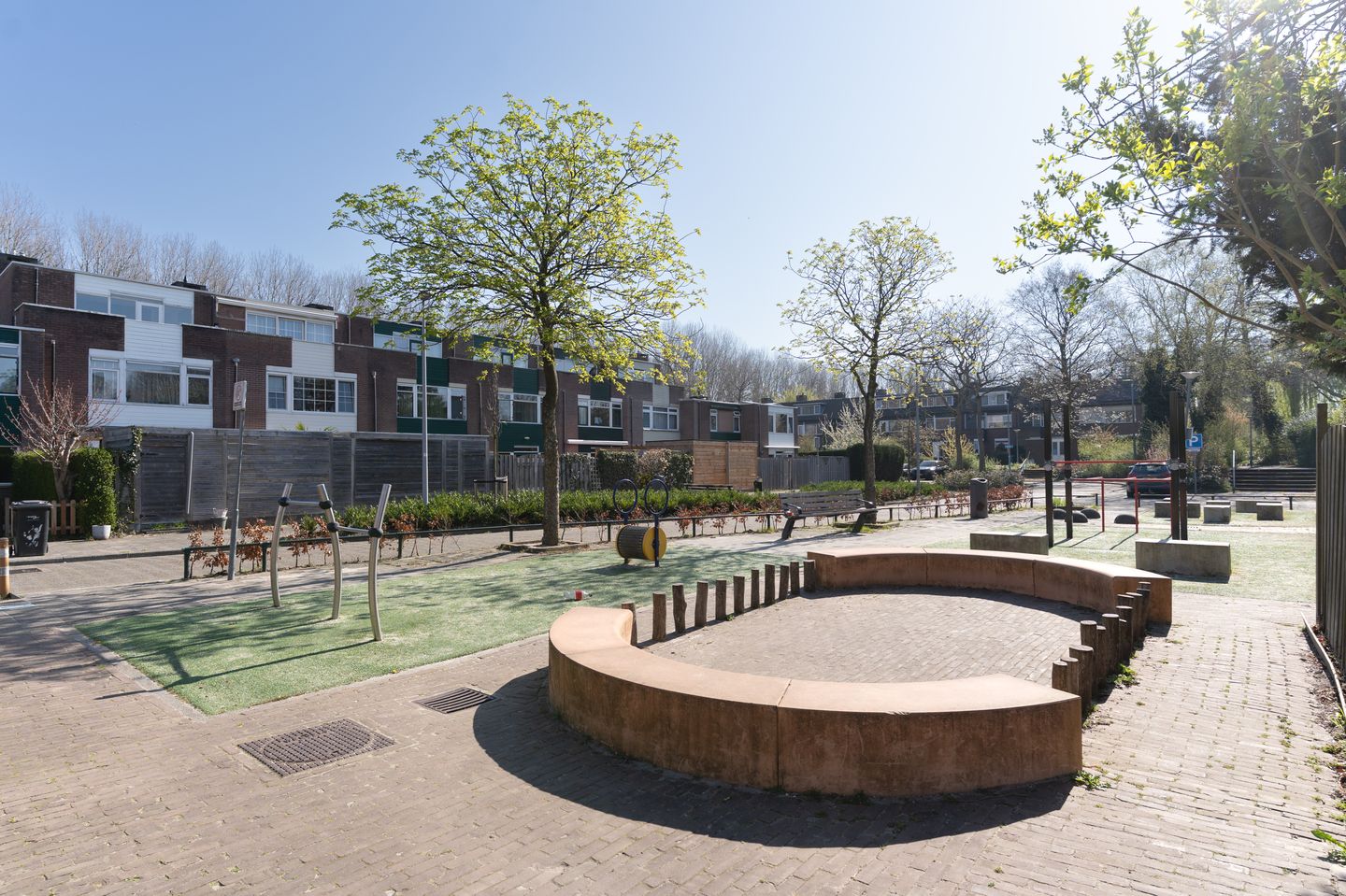 Foto 49 van Karmozijnbes 6