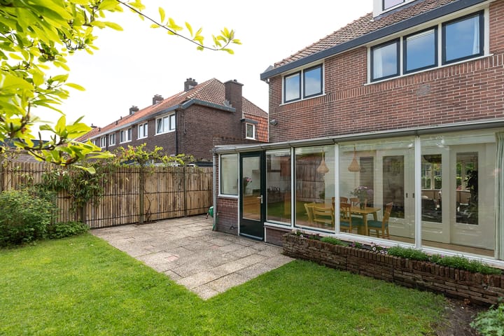 Photo 32 of Professor Kochstraat 21