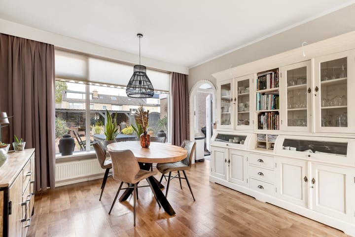 Foto 11 van Esdoornlaan 6