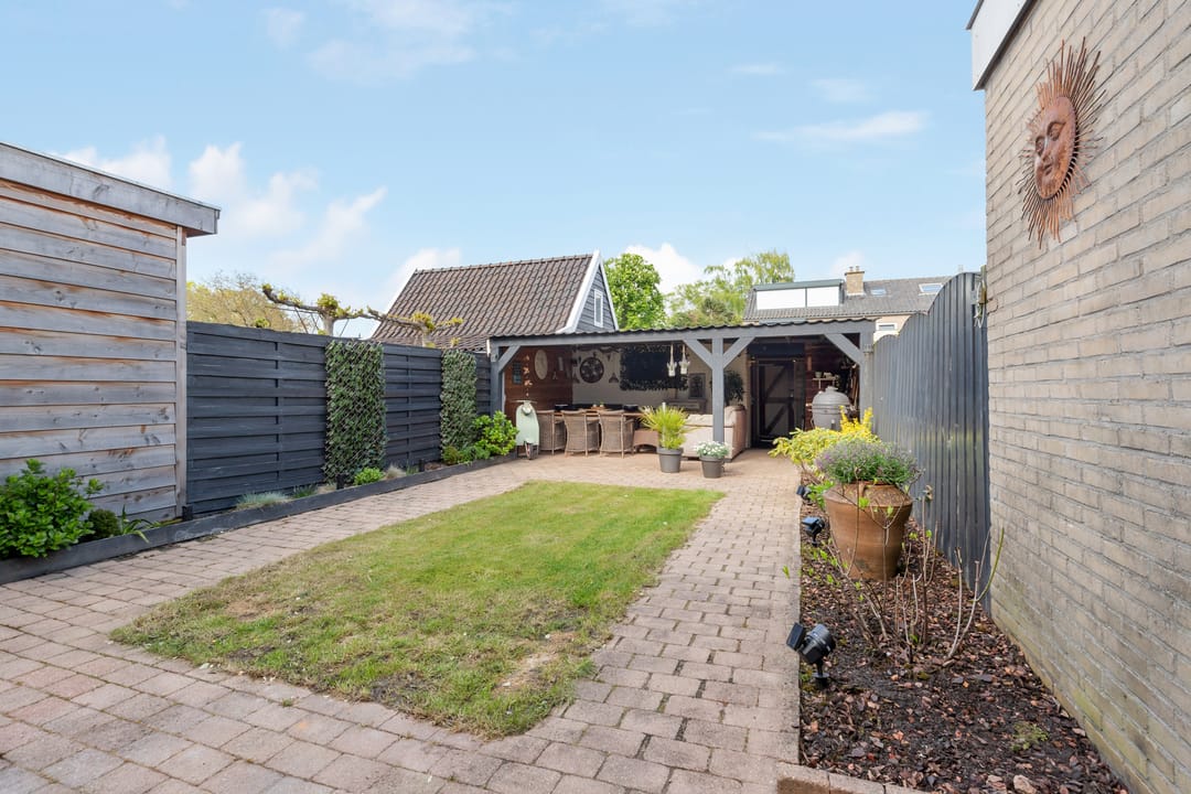 Foto 26 van Esdoornlaan 6