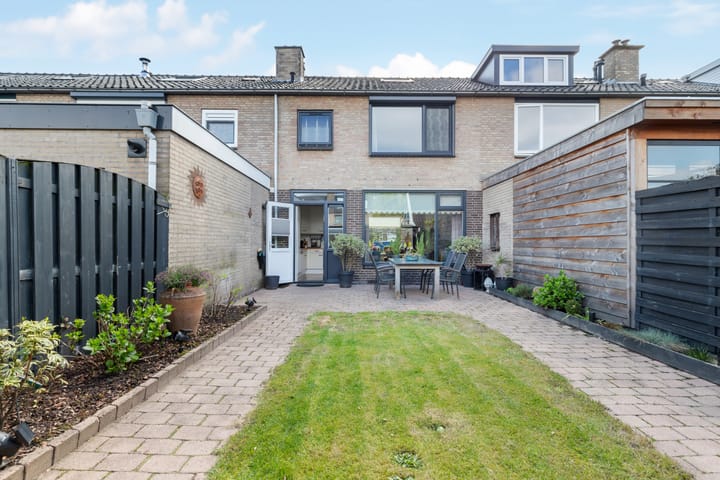 Foto 28 van Esdoornlaan 6