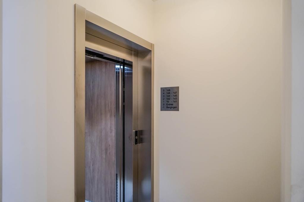 Foto 5 van Bronovolaan 1-A1