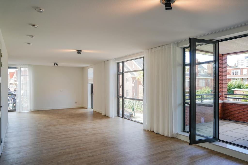 Foto 7 van Bronovolaan 1-A1