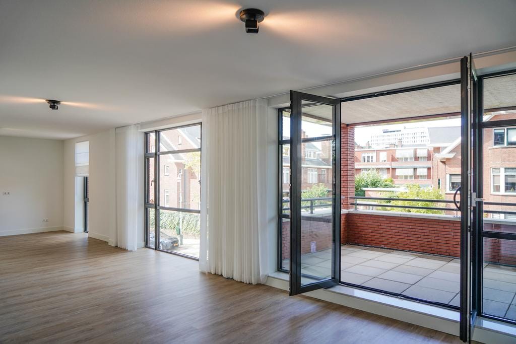 Foto 8 van Bronovolaan 1-A1