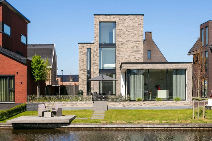 Foto 1 van Zaltbommelstraat 8