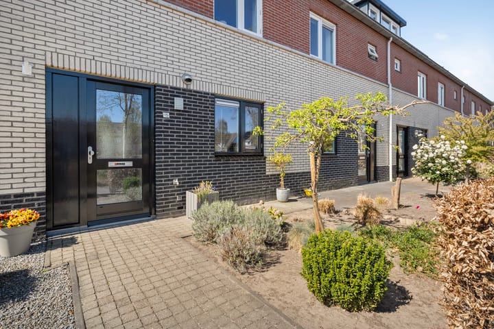 Foto 2 van Van Laarstraat 15