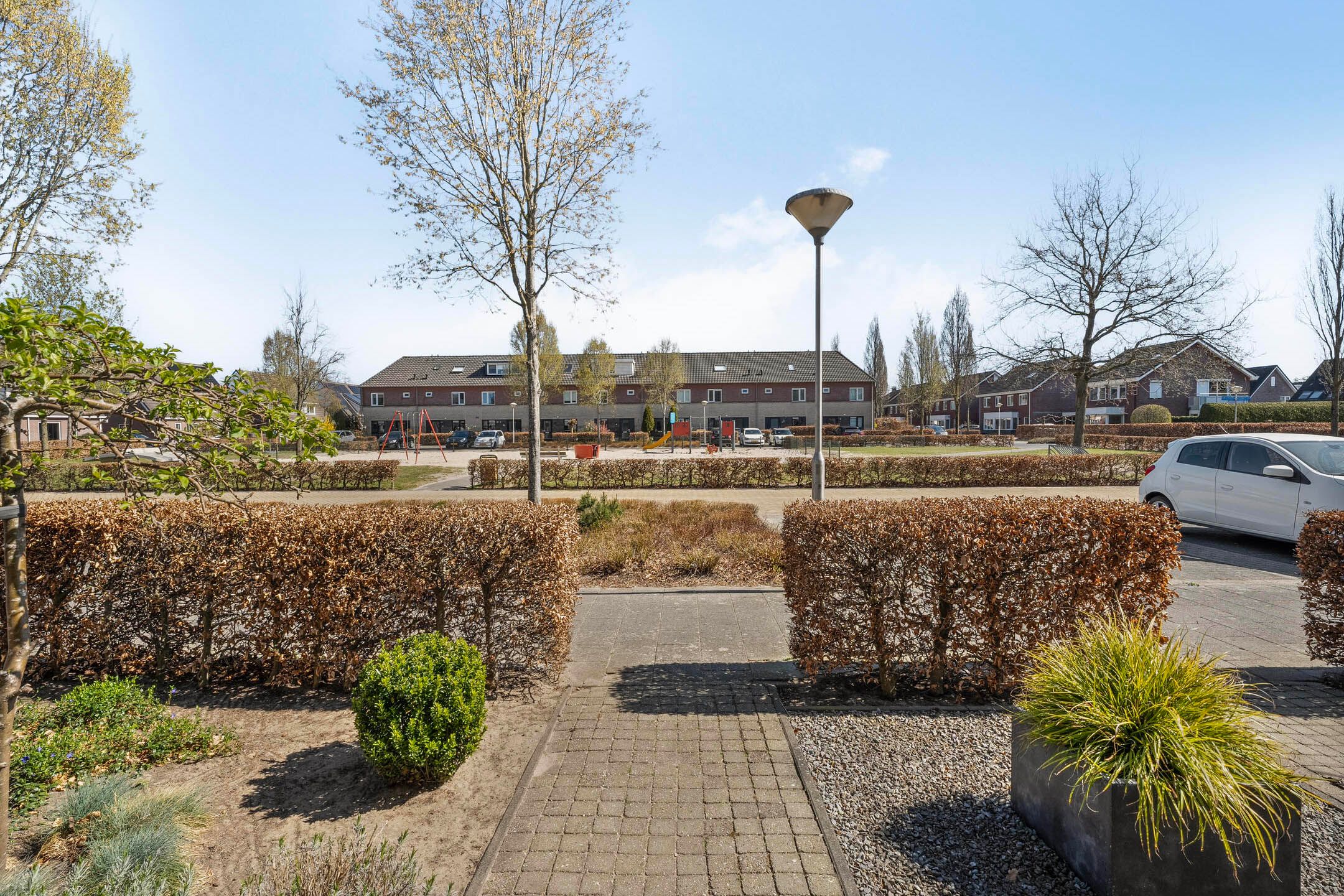 Foto 36 van Van Laarstraat 15