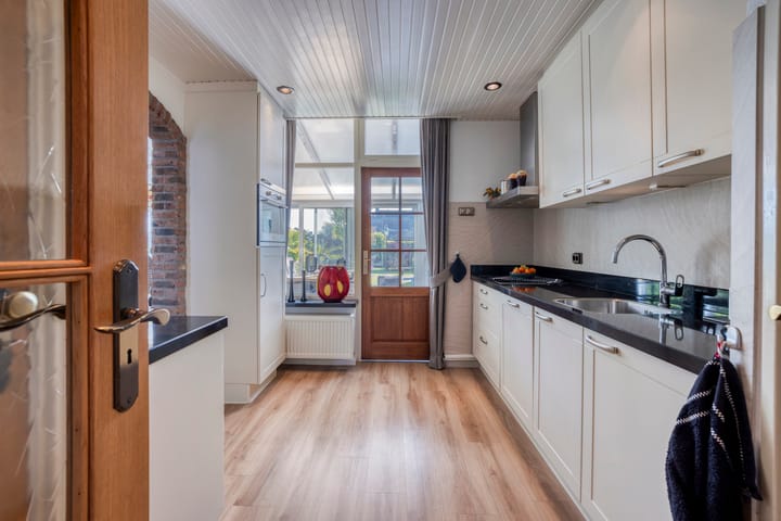 Photo 19 of Bernhardstraat 3