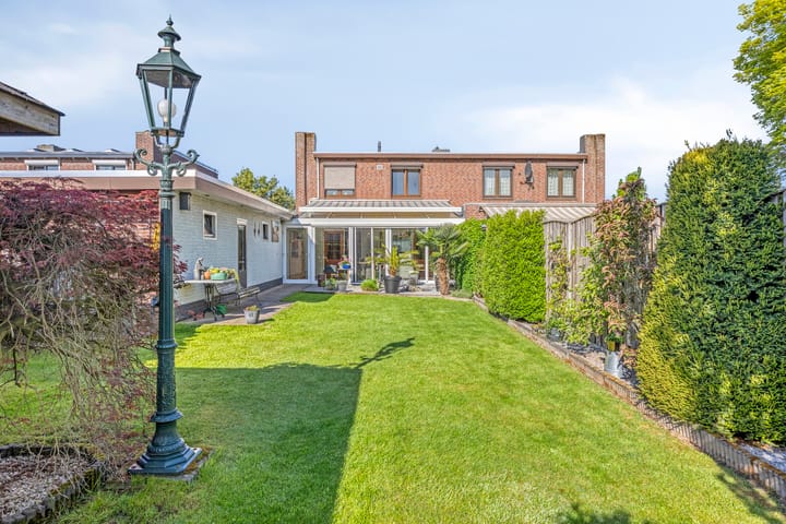 Photo 38 of Bernhardstraat 3