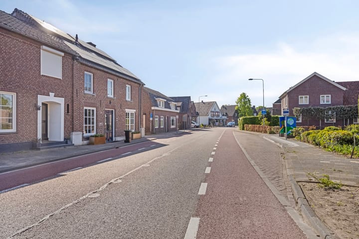 Photo 40 of Bernhardstraat 3