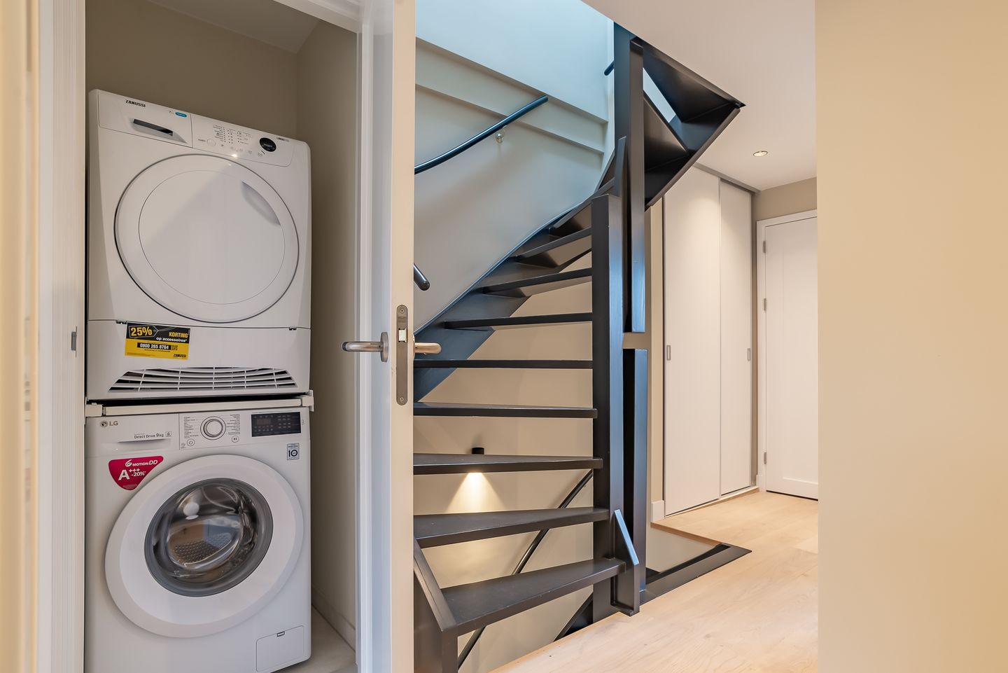 Photo 25 of Oranjestraat 71