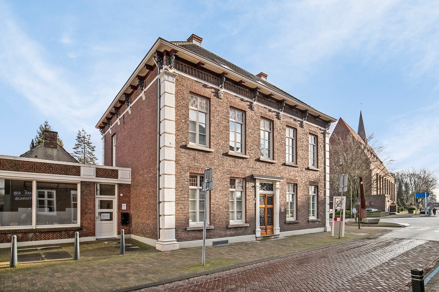 View photo 2 of Patersstraat 35