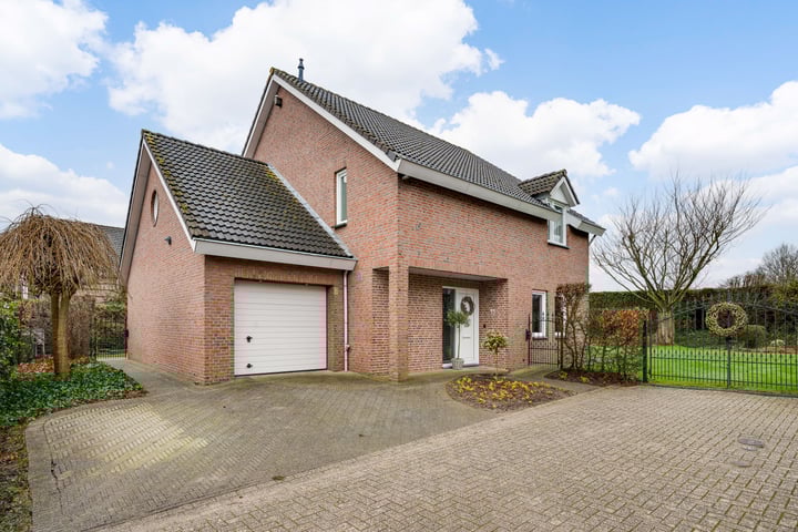 View photo of Wethouder Meertensstraat 11