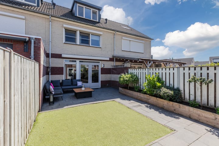 Foto 32 van Smaragd 15