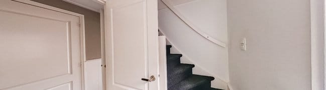 Trapopgang naar achterste zolder