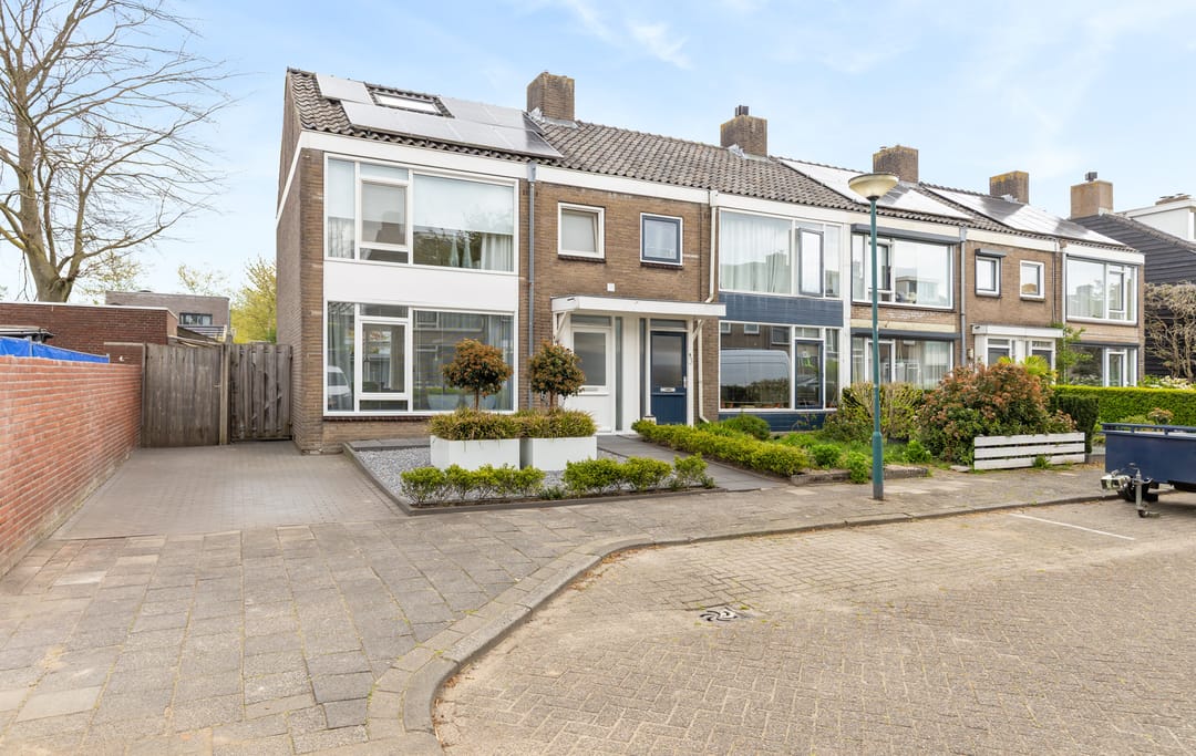 Photo 1 of Arnold van Leuvenstraat 1-A