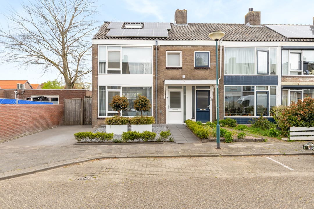 Photo 7 of Arnold van Leuvenstraat 1-A