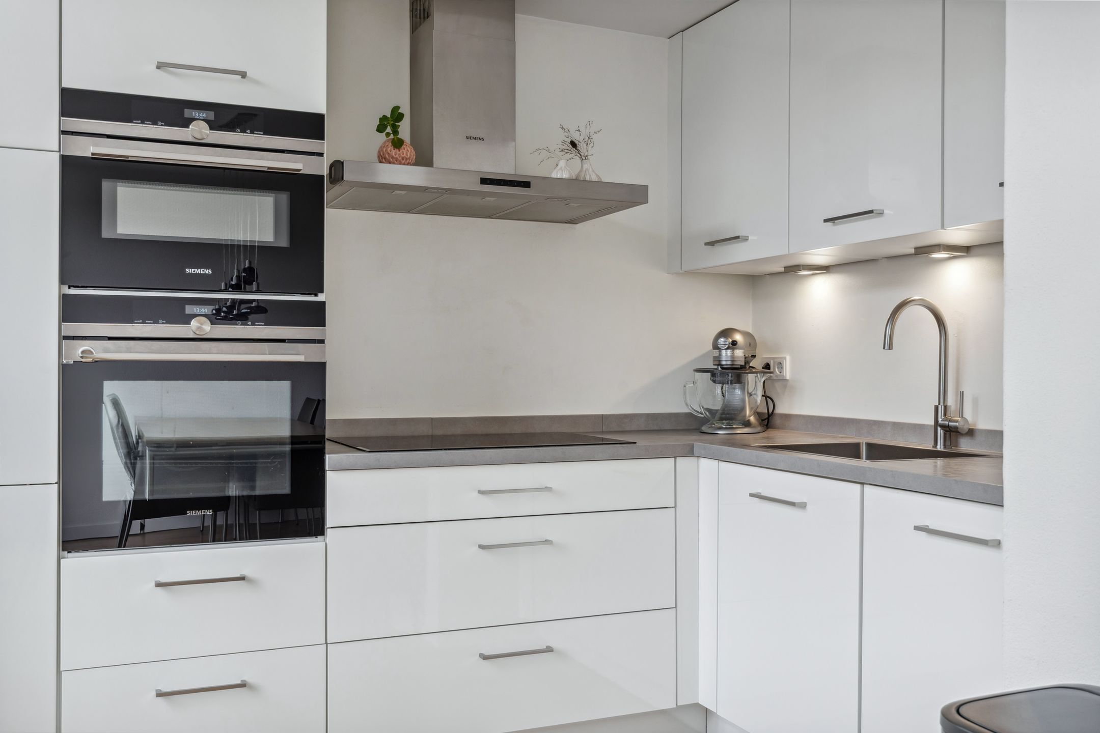 Photo 21 of Arnold van Leuvenstraat 1-A