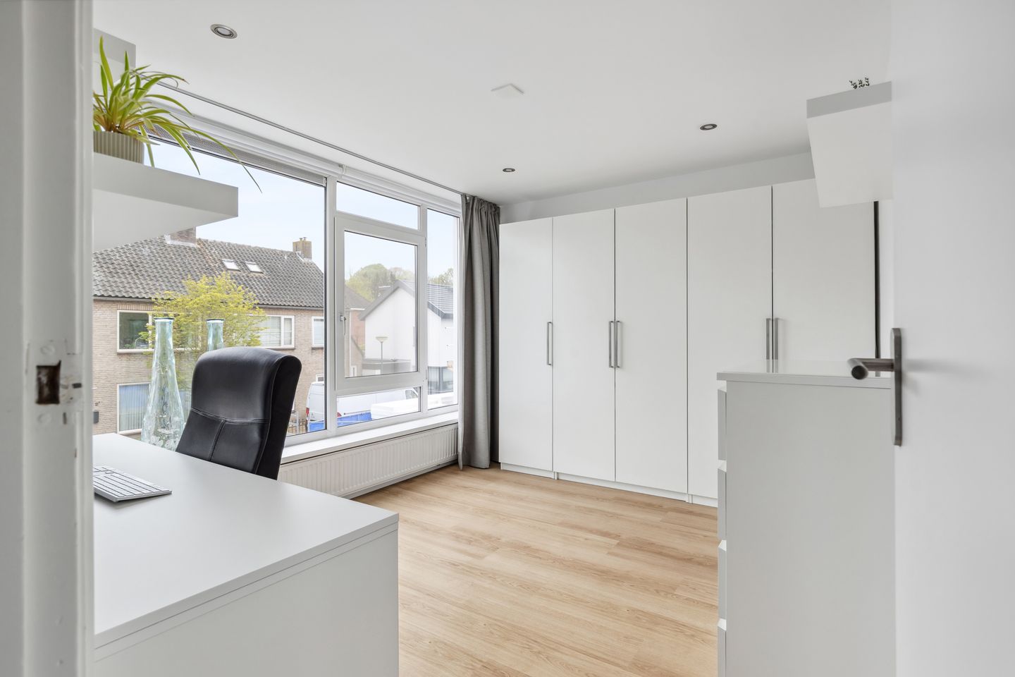 Photo 25 of Arnold van Leuvenstraat 1-A