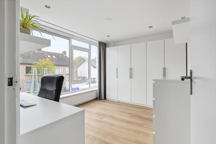 Foto 25 van Arnold van Leuvenstraat 1-A