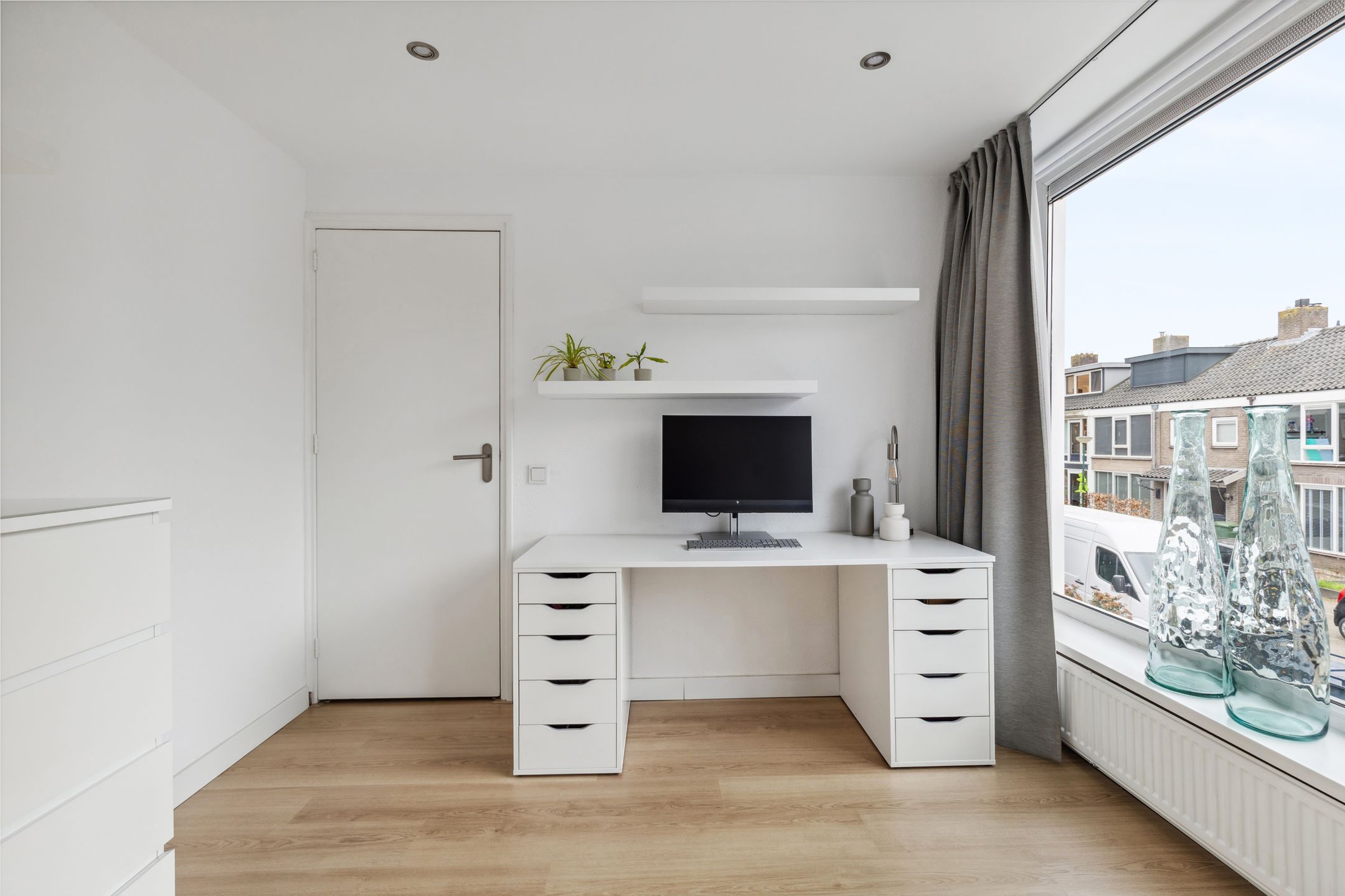 Photo 27 of Arnold van Leuvenstraat 1-A