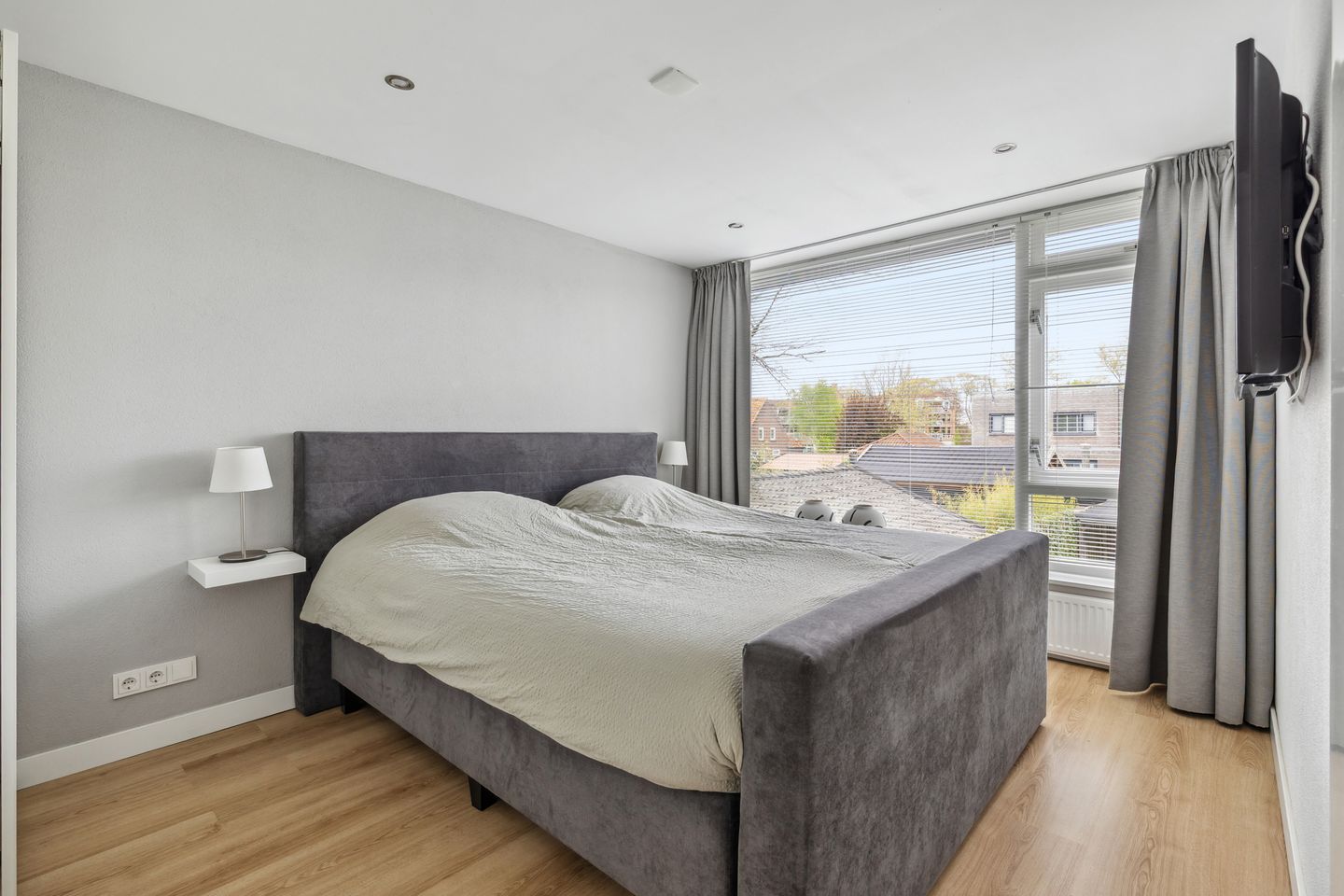 Photo 29 of Arnold van Leuvenstraat 1-A