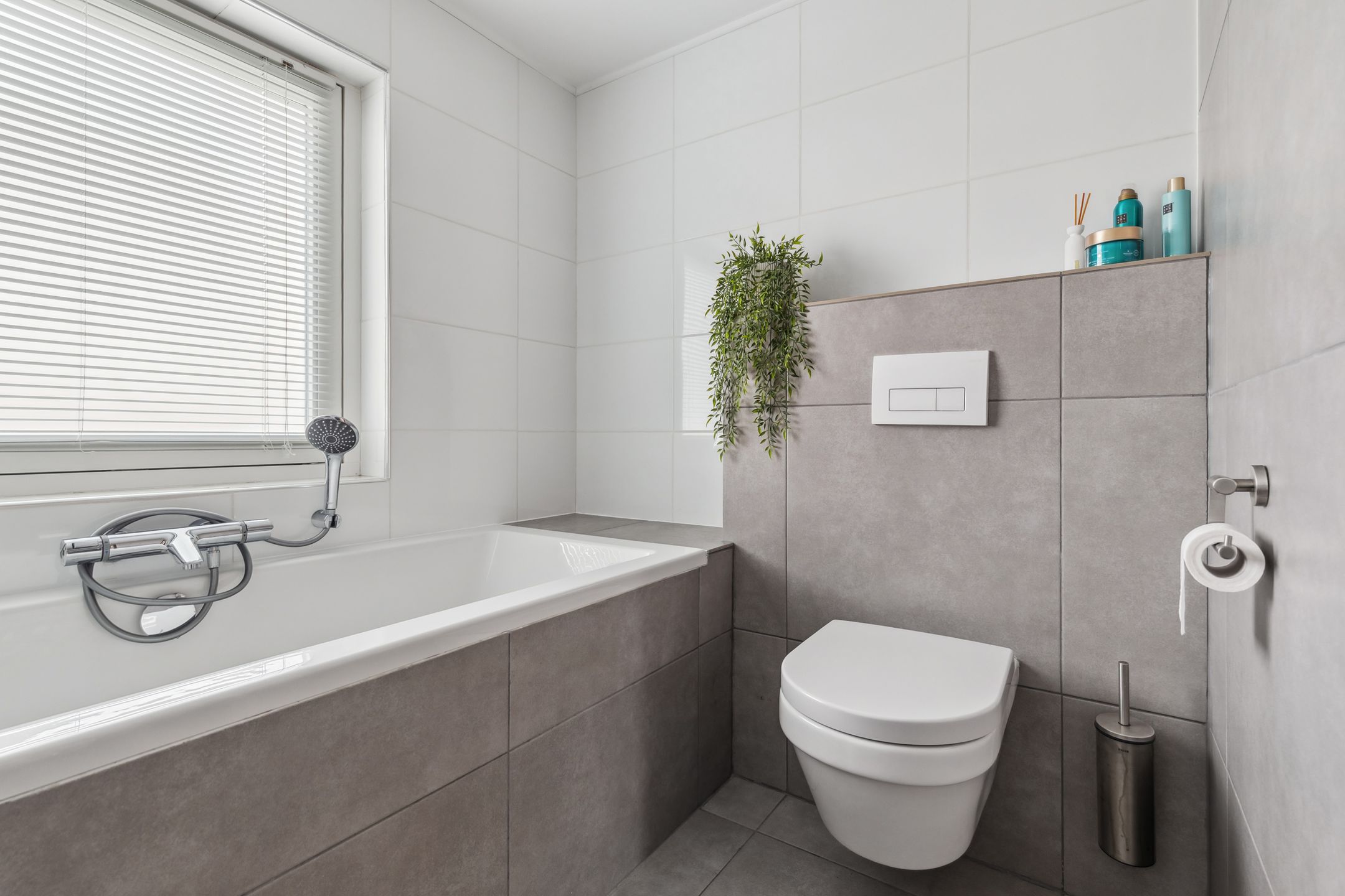 Photo 33 of Arnold van Leuvenstraat 1-A