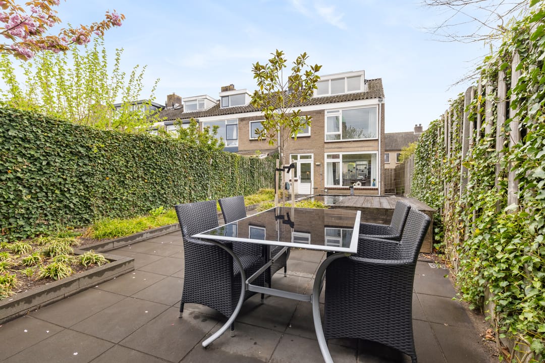 Photo 43 of Arnold van Leuvenstraat 1-A