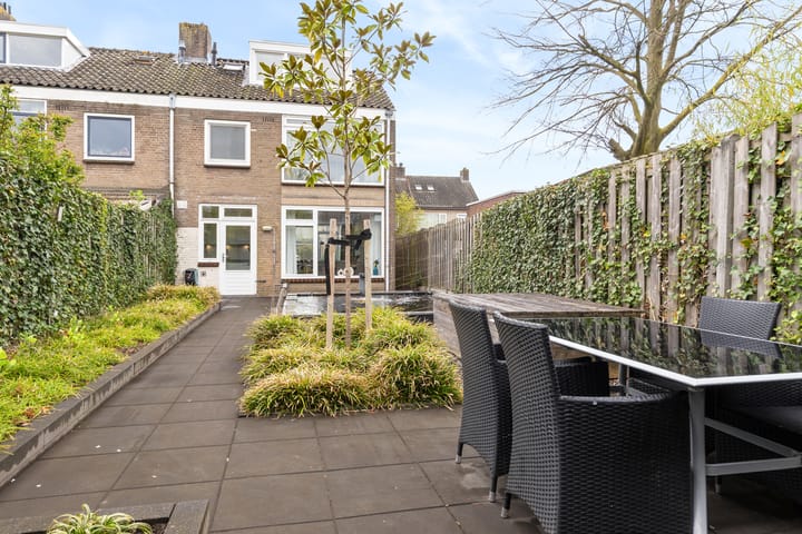 Foto 44 van Arnold van Leuvenstraat 1-A