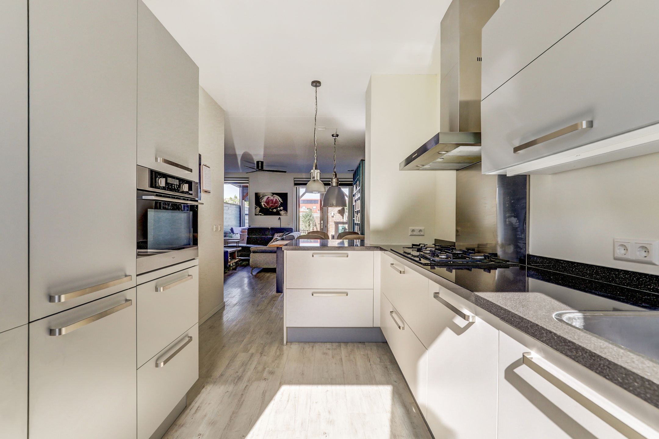 Foto 15 van De Deckerestraat 32