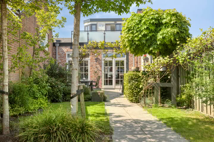 Photo 32 of Sint Vincentiusstraat 97