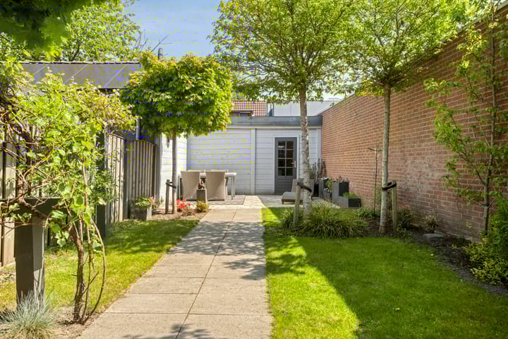 Photo 36 of Sint Vincentiusstraat 97