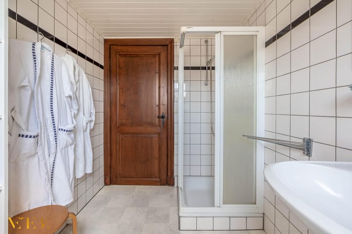 Photo 22 of Spoorstraat 27