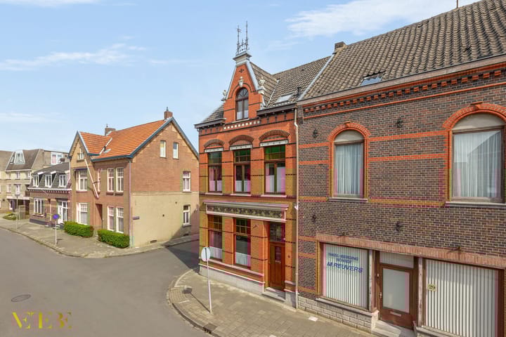 Photo 32 of Spoorstraat 27