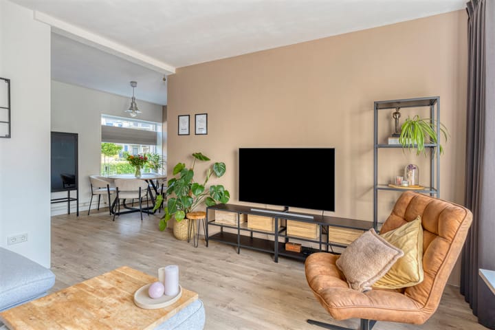 Foto 6 van van Ambestraat 5