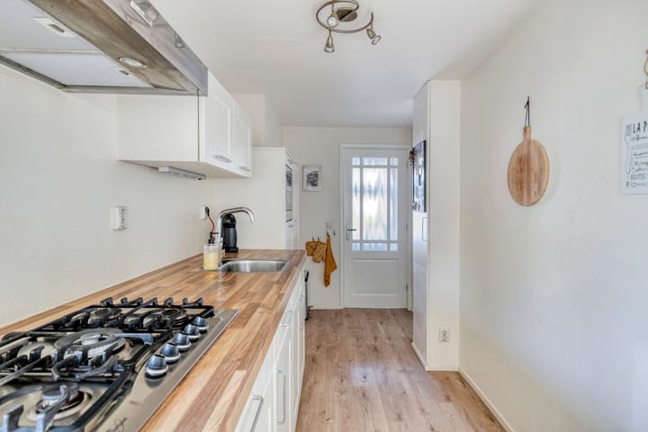 Foto 9 van van Ambestraat 5